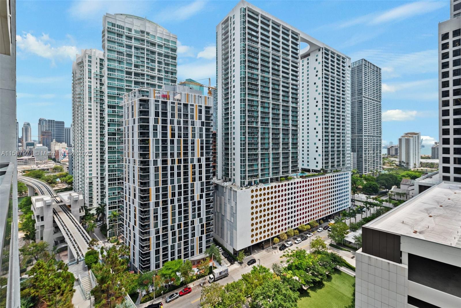 REACH CONDO - Residential