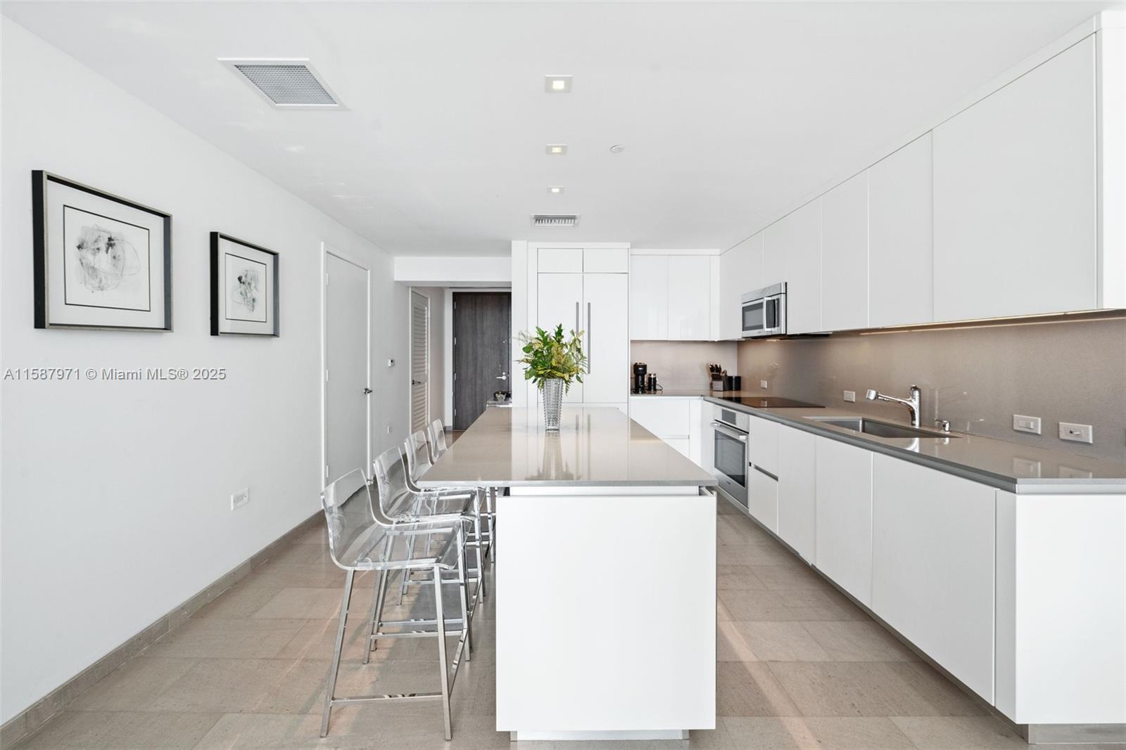 REACH CONDO - Residential