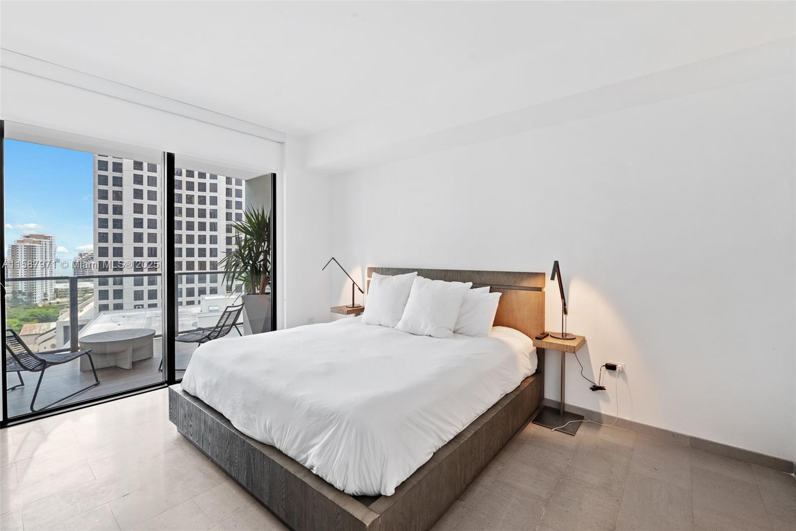 REACH CONDO - Residential