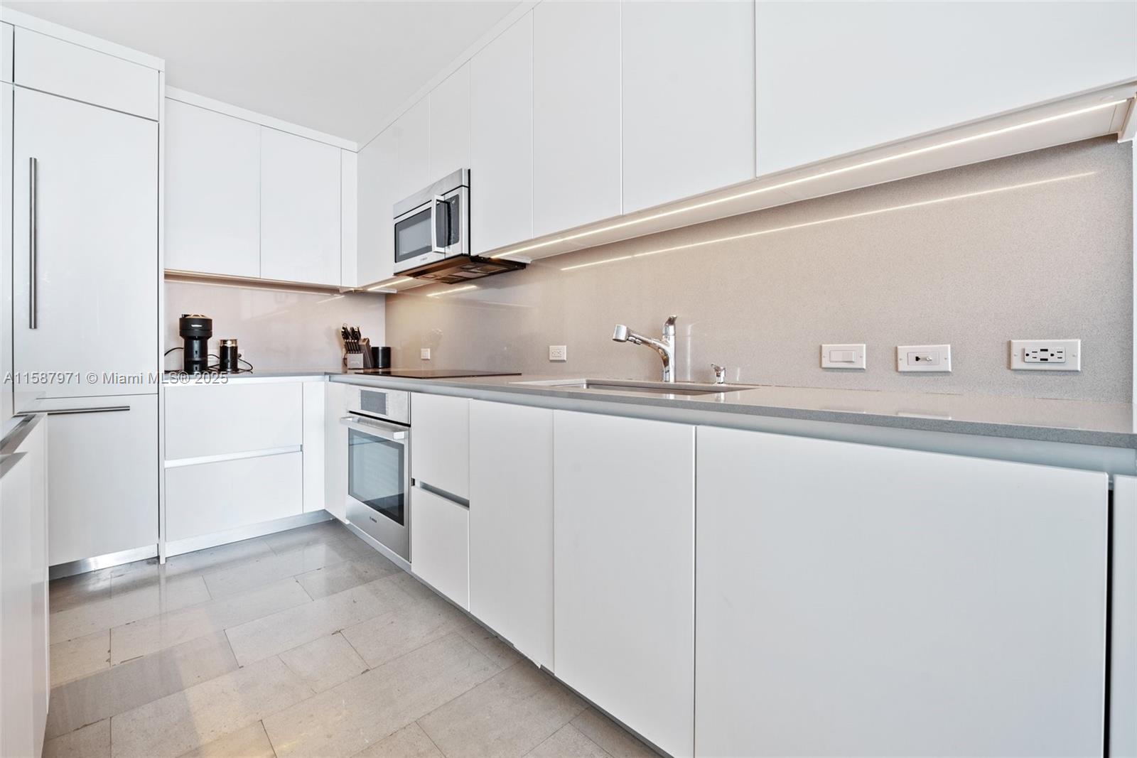 REACH CONDO - Residential