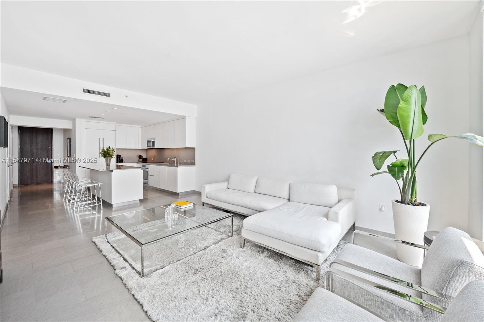 REACH CONDO - Residential