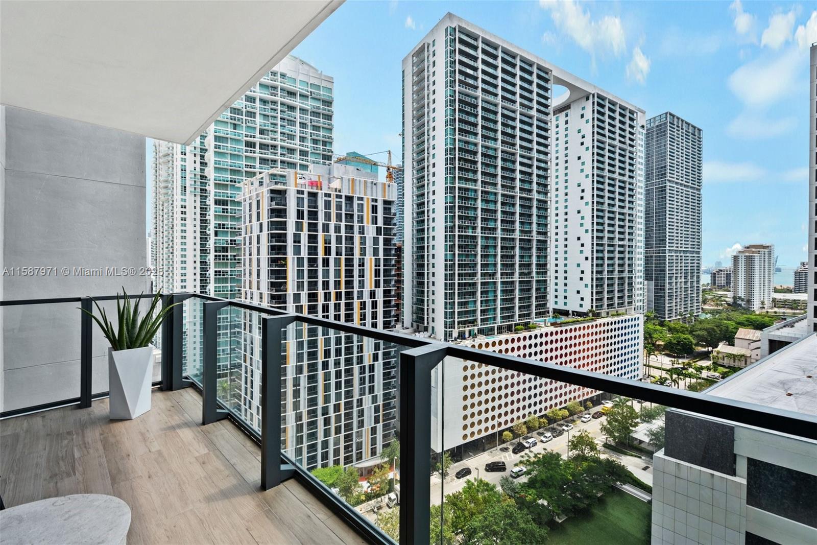 REACH CONDO - Residential