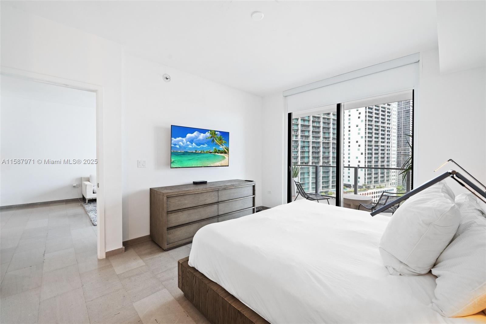 REACH CONDO - Residential