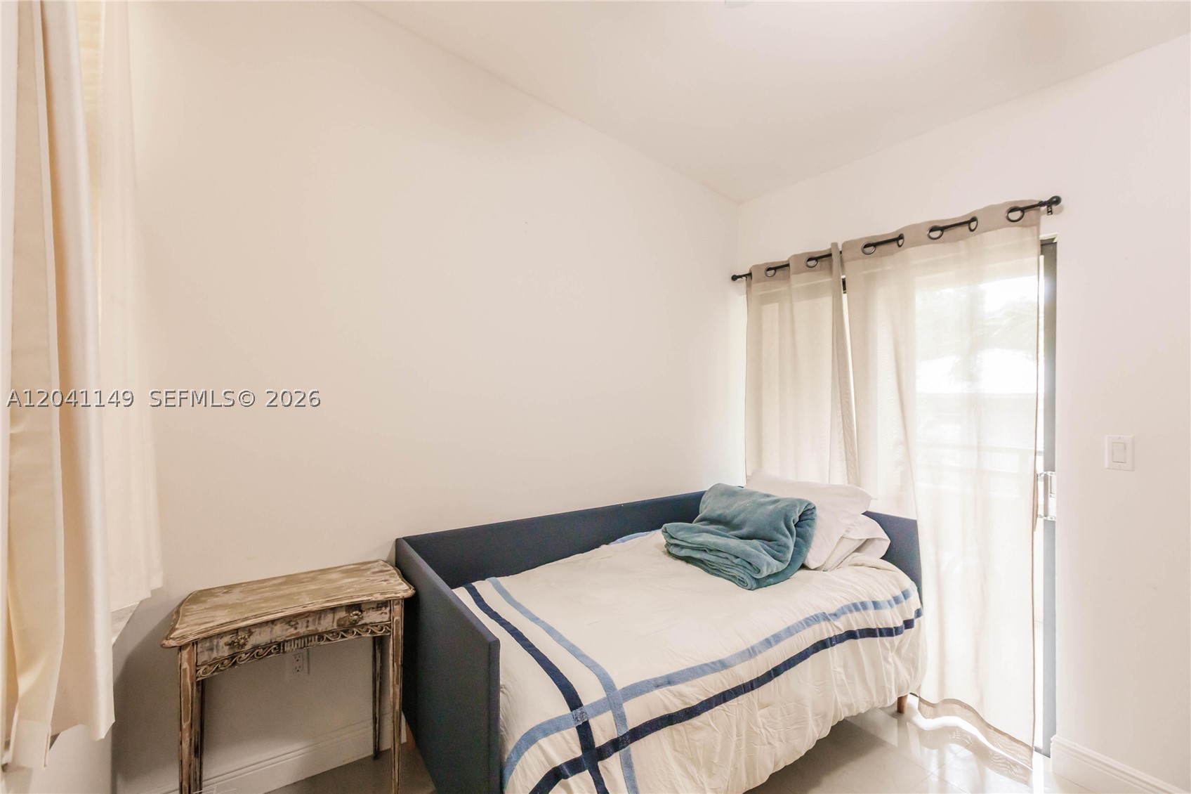 BIRDGROVE TOWNHOUSES COND - Residential