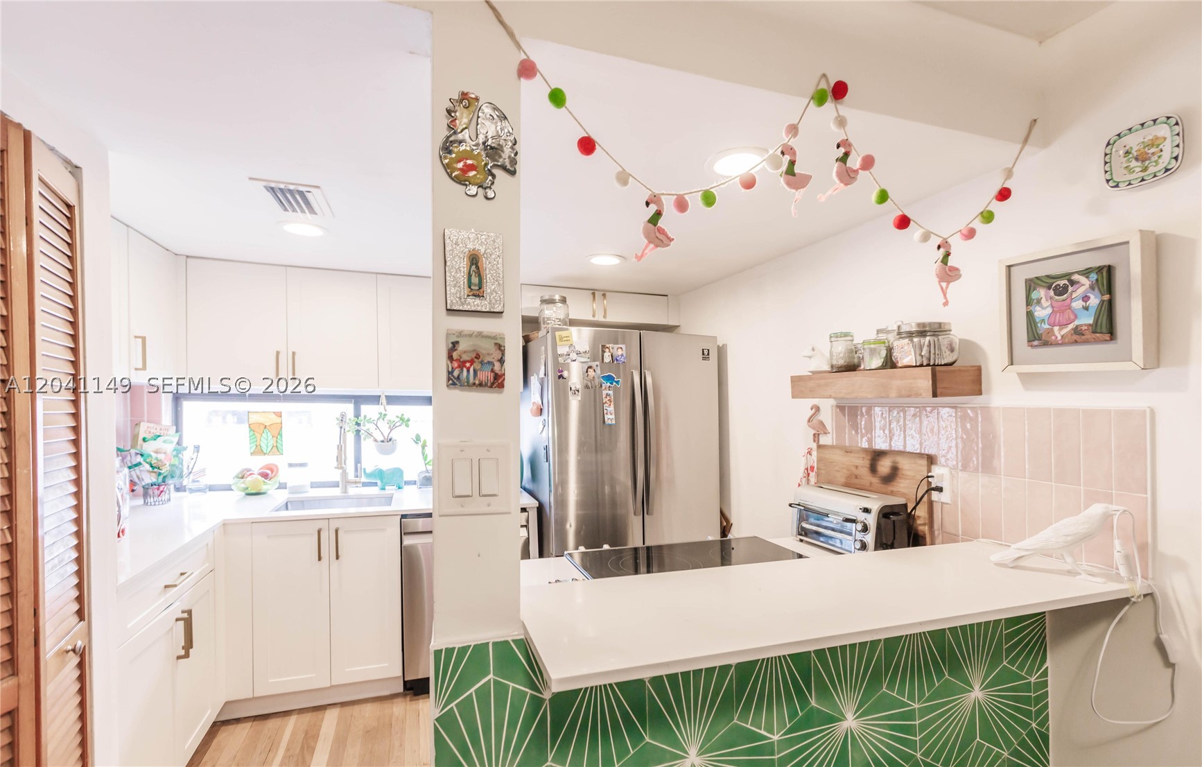 BIRDGROVE TOWNHOUSES COND - Residential