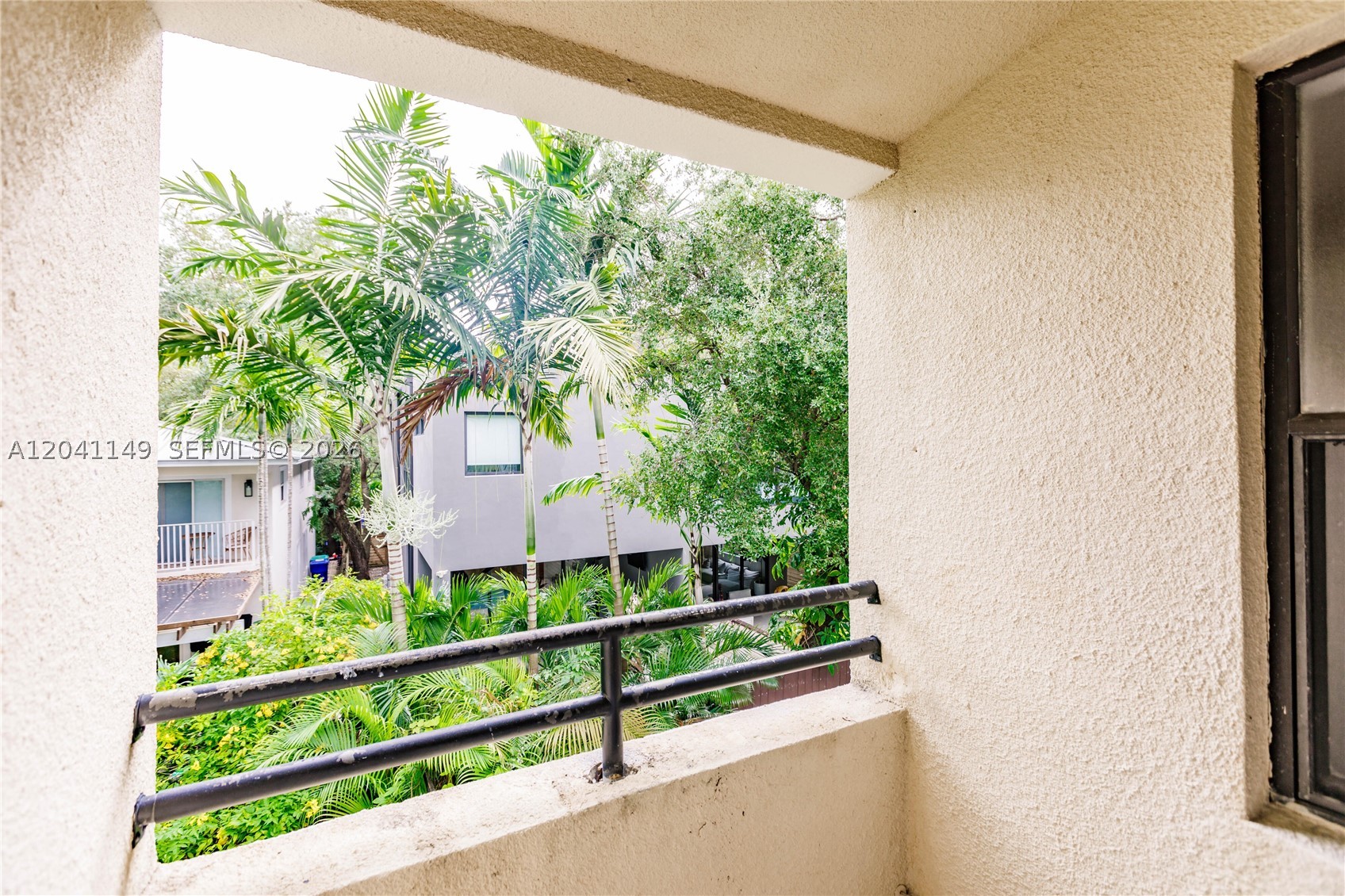 BIRDGROVE TOWNHOUSES COND - Residential