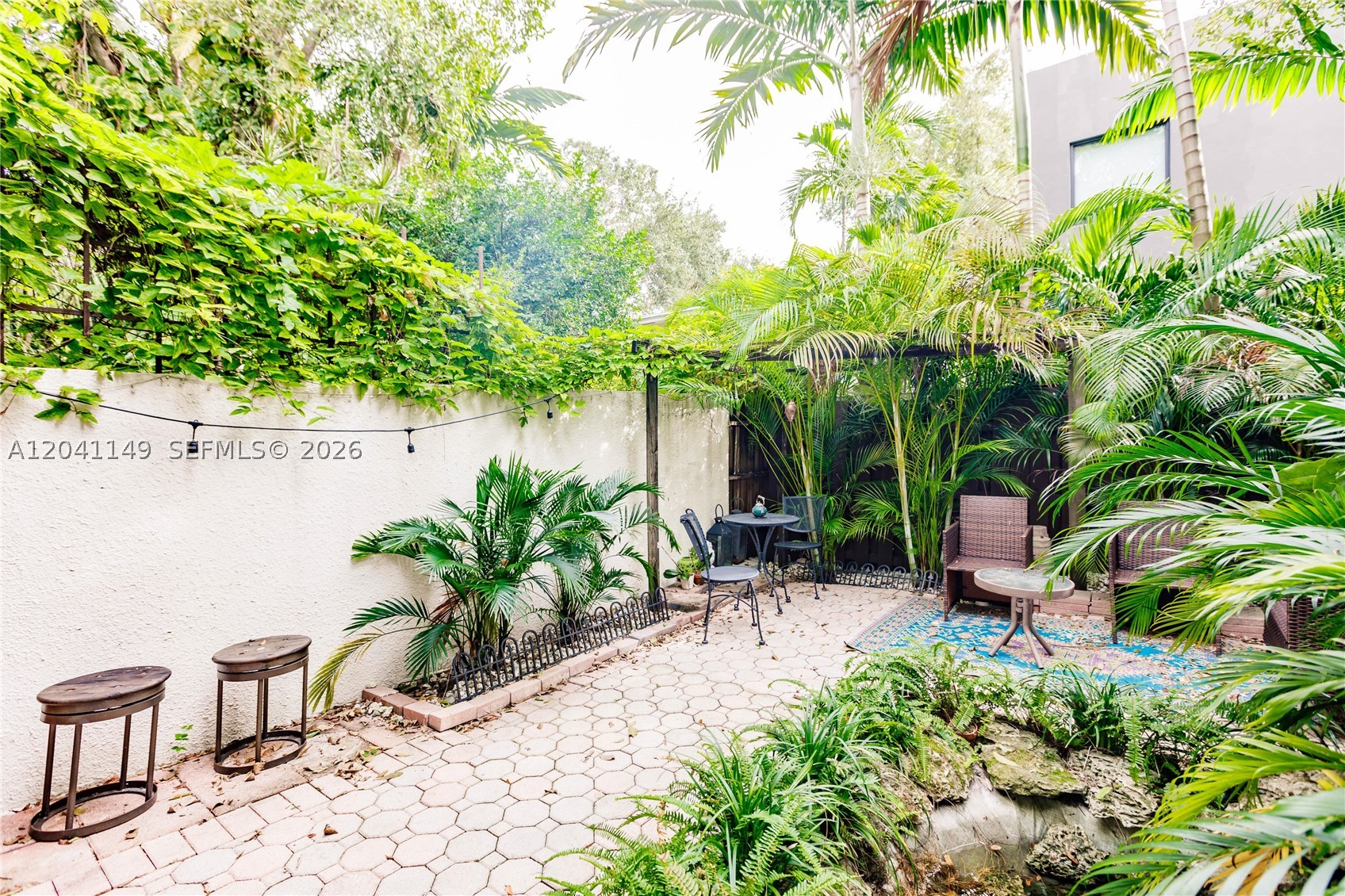 BIRDGROVE TOWNHOUSES COND - Residential
