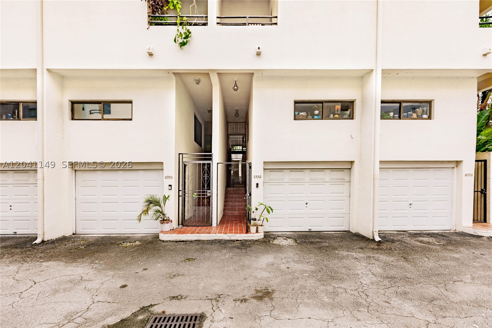 BIRDGROVE TOWNHOUSES COND - Residential