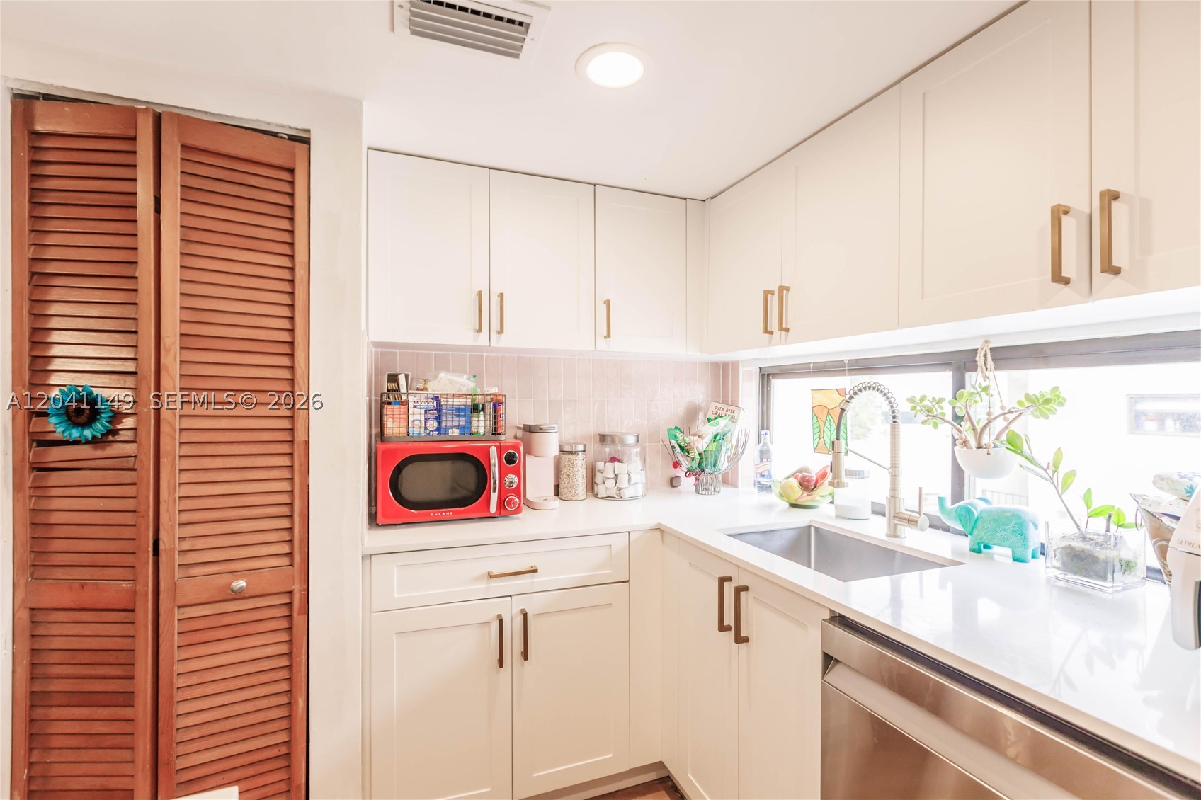 BIRDGROVE TOWNHOUSES COND - Residential