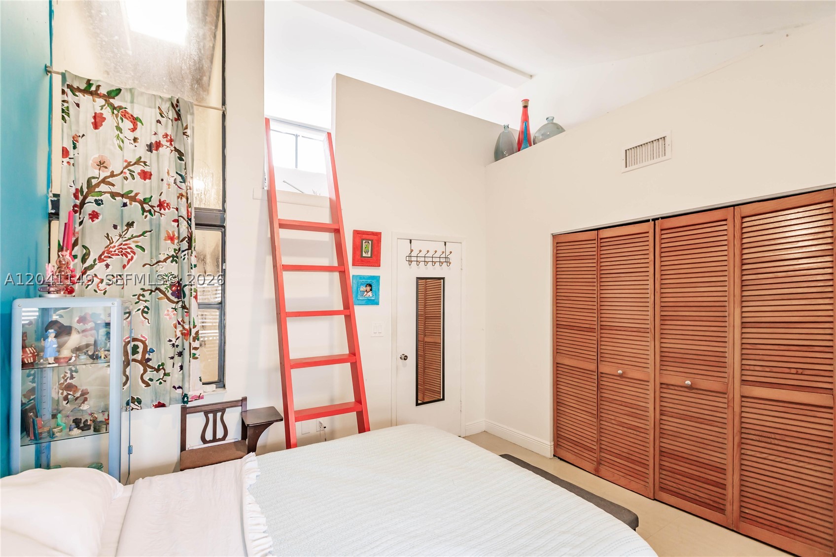 BIRDGROVE TOWNHOUSES COND - Residential