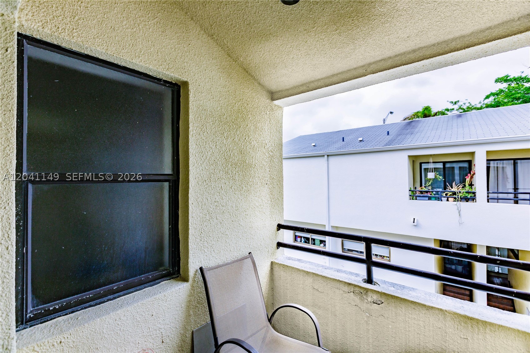 BIRDGROVE TOWNHOUSES COND - Residential