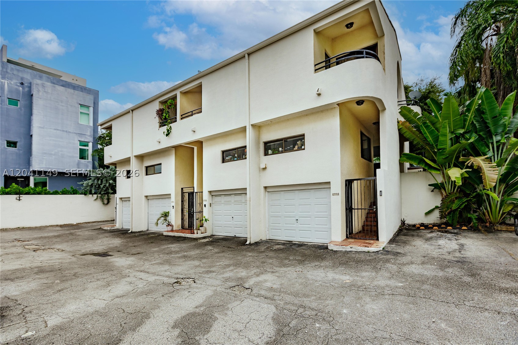 BIRDGROVE TOWNHOUSES COND - Residential