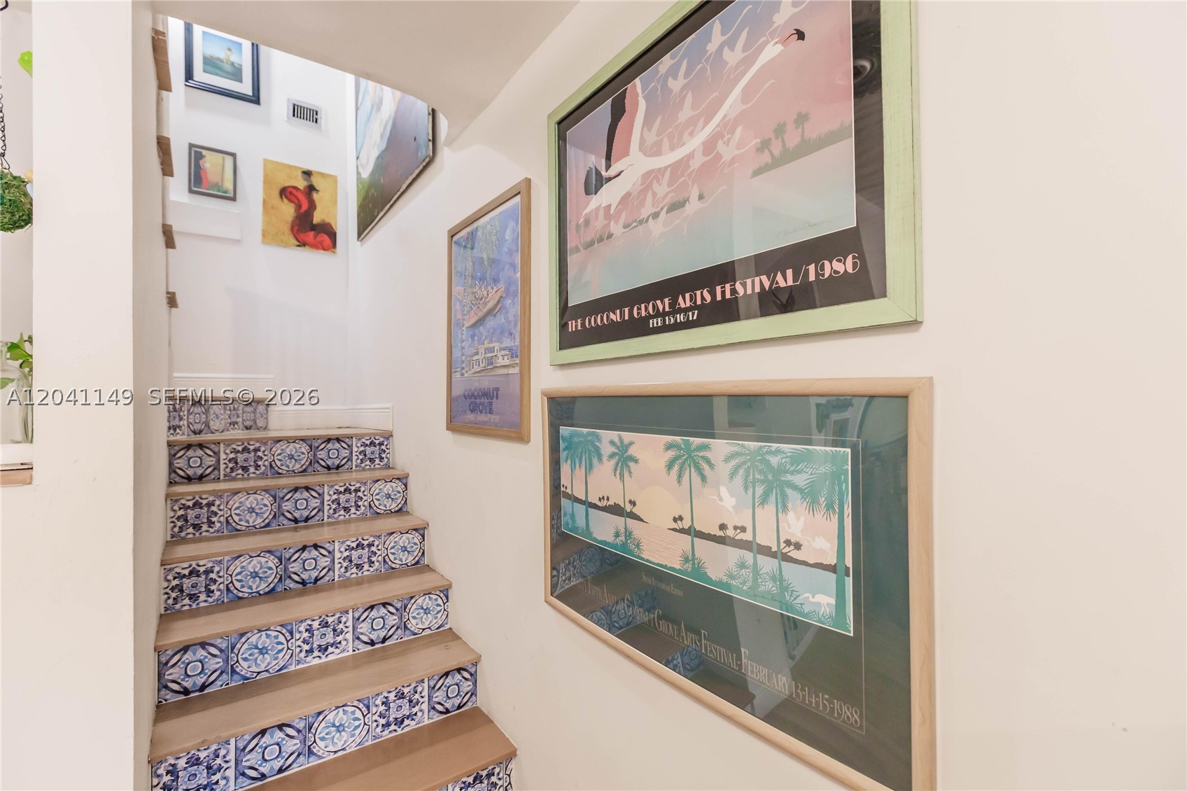BIRDGROVE TOWNHOUSES COND - Residential