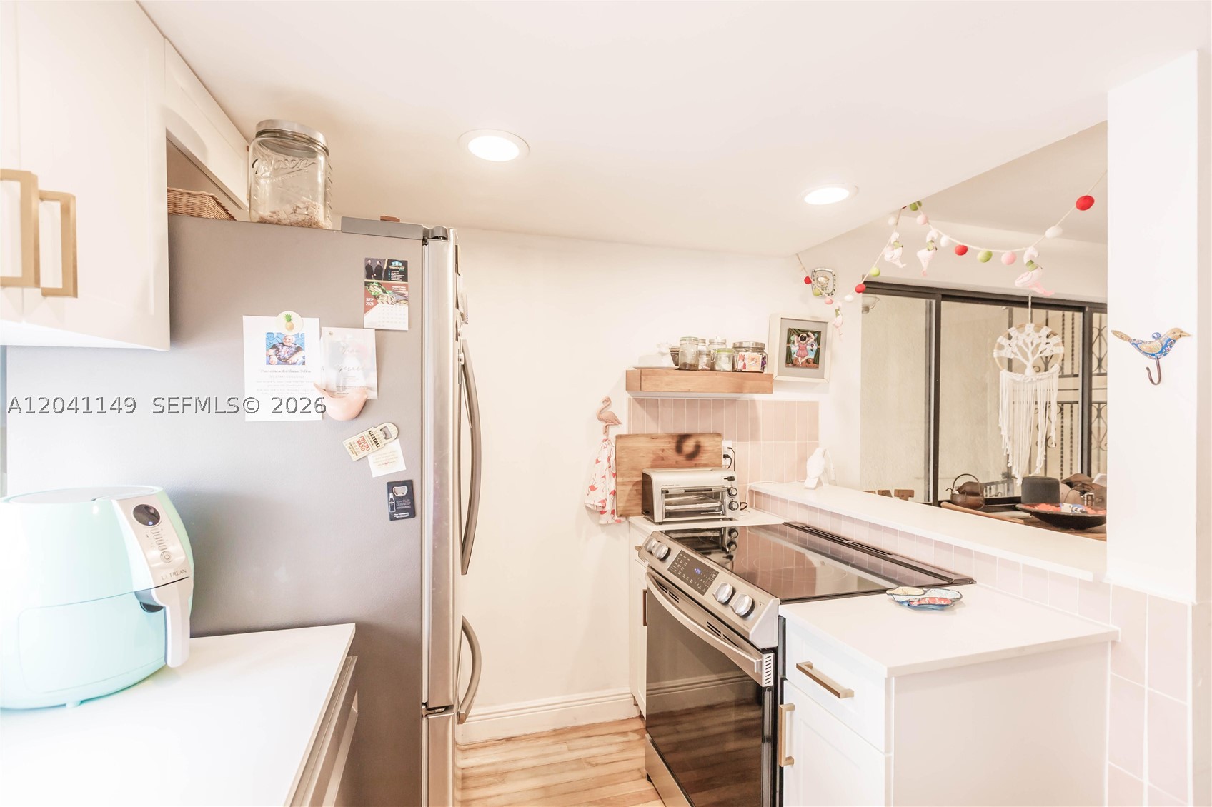 BIRDGROVE TOWNHOUSES COND - Residential