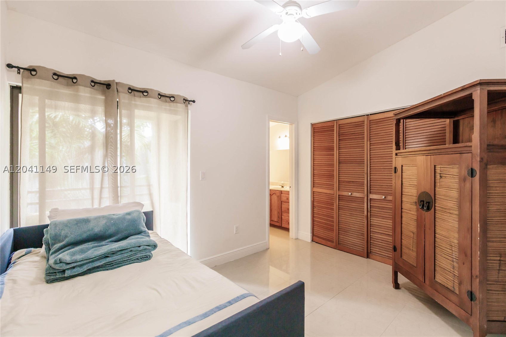 BIRDGROVE TOWNHOUSES COND - Residential