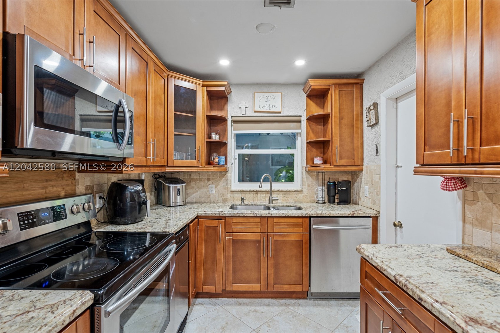 COUNTRY CLUB OF MIAMI FAI - Residential Lease