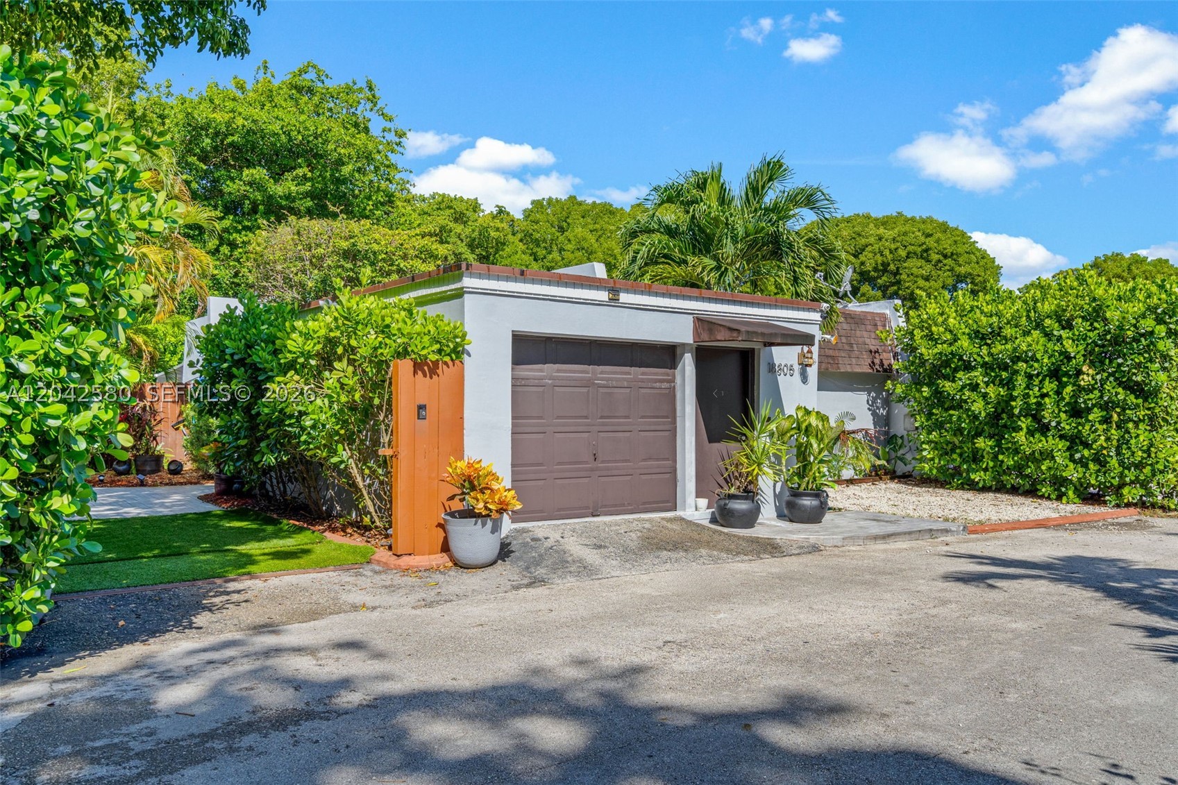 COUNTRY CLUB OF MIAMI FAI - Residential Lease