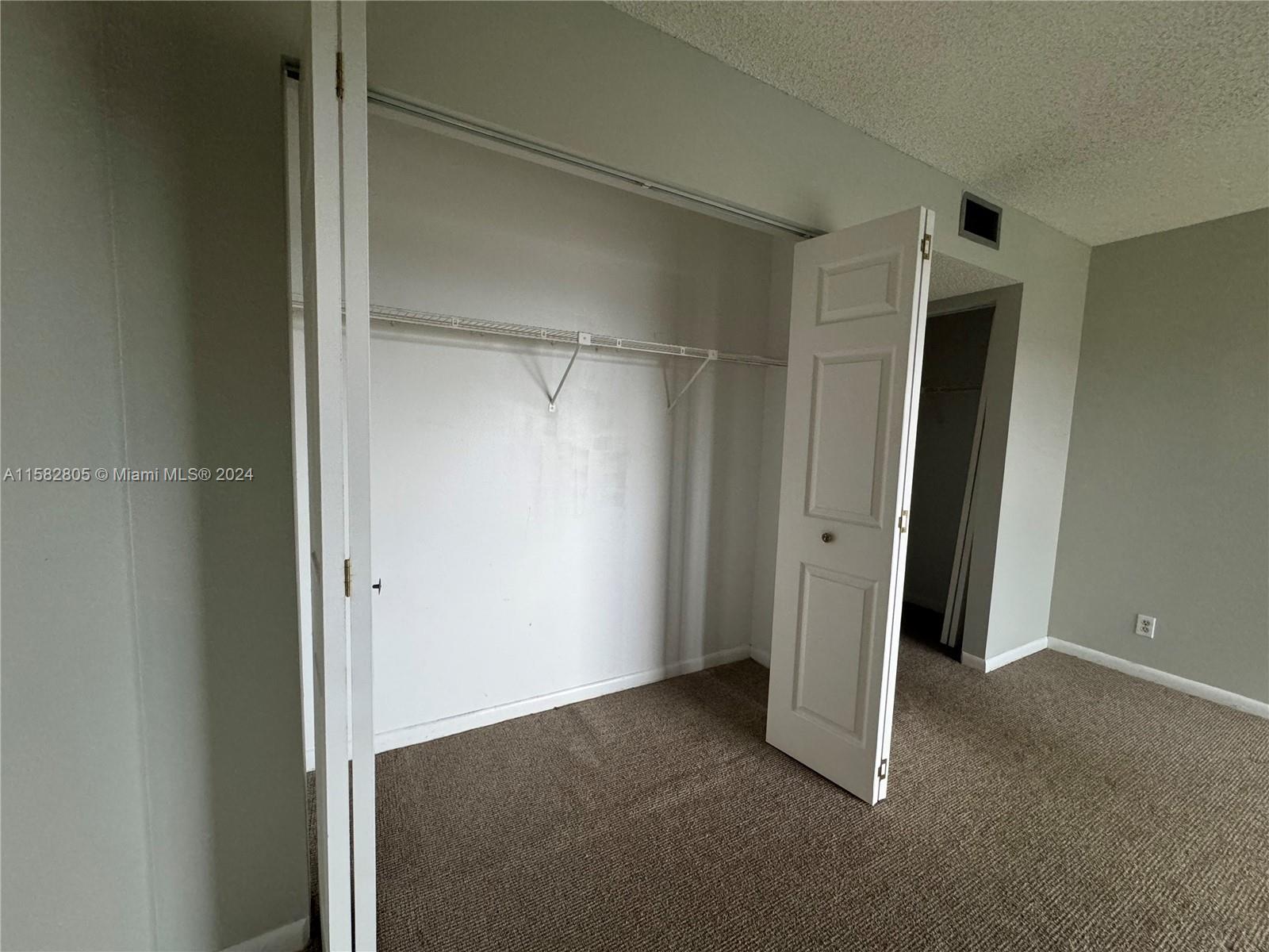 LAKESHORE AT UNIVERSITY P - Residential