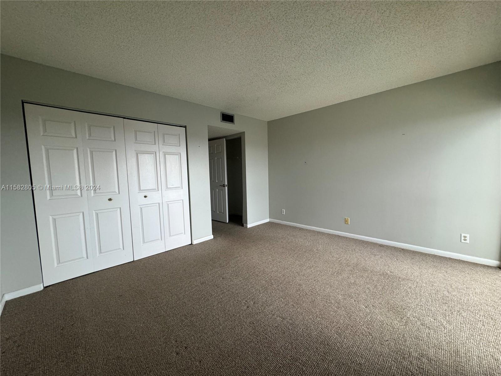 LAKESHORE AT UNIVERSITY P - Residential