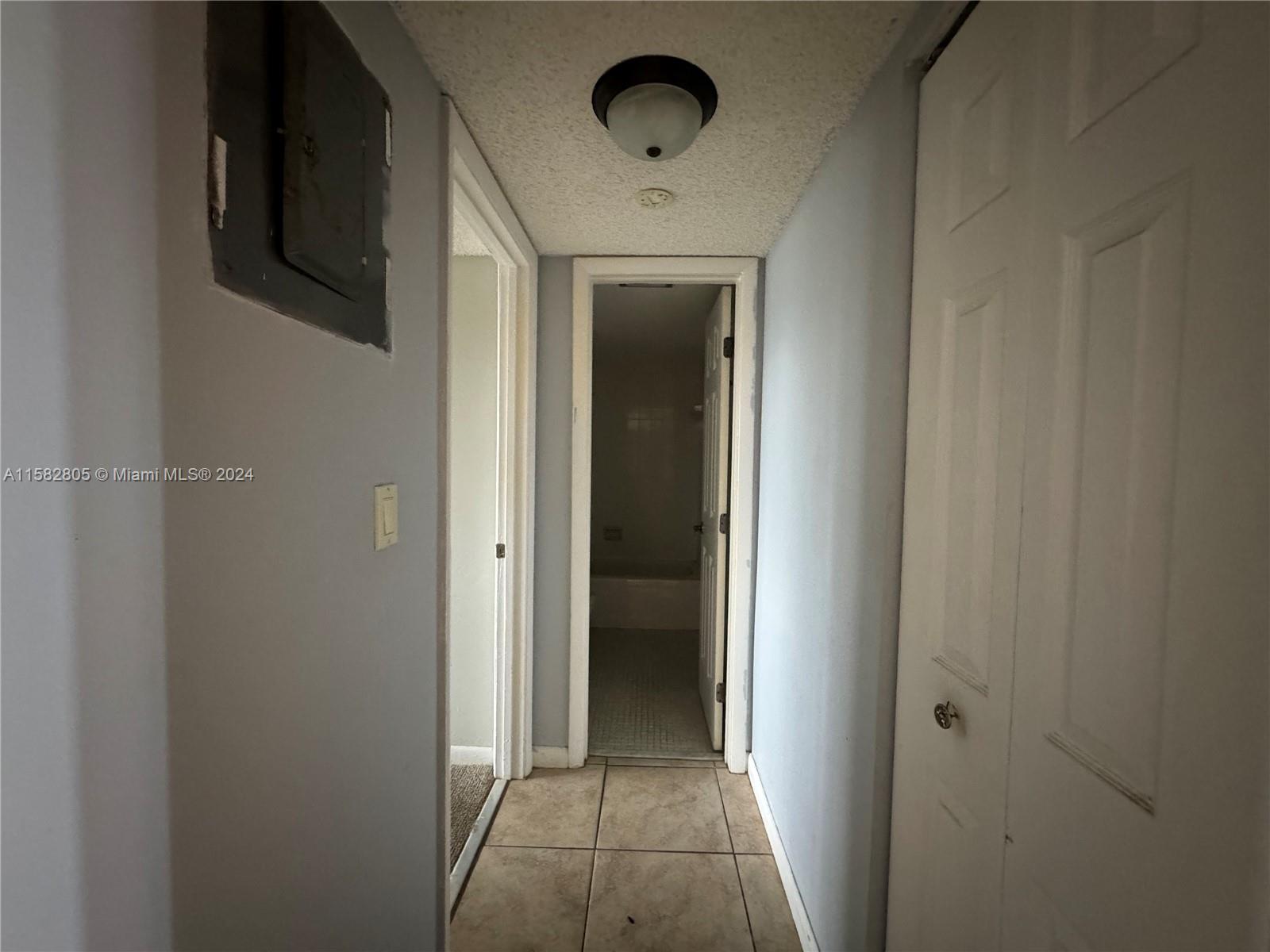 LAKESHORE AT UNIVERSITY P - Residential