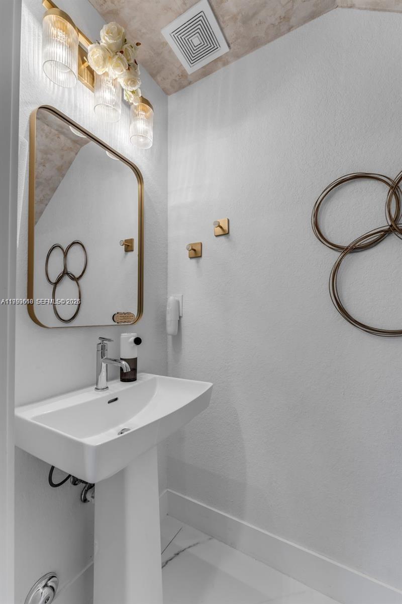VENTURE HOMES - Residential