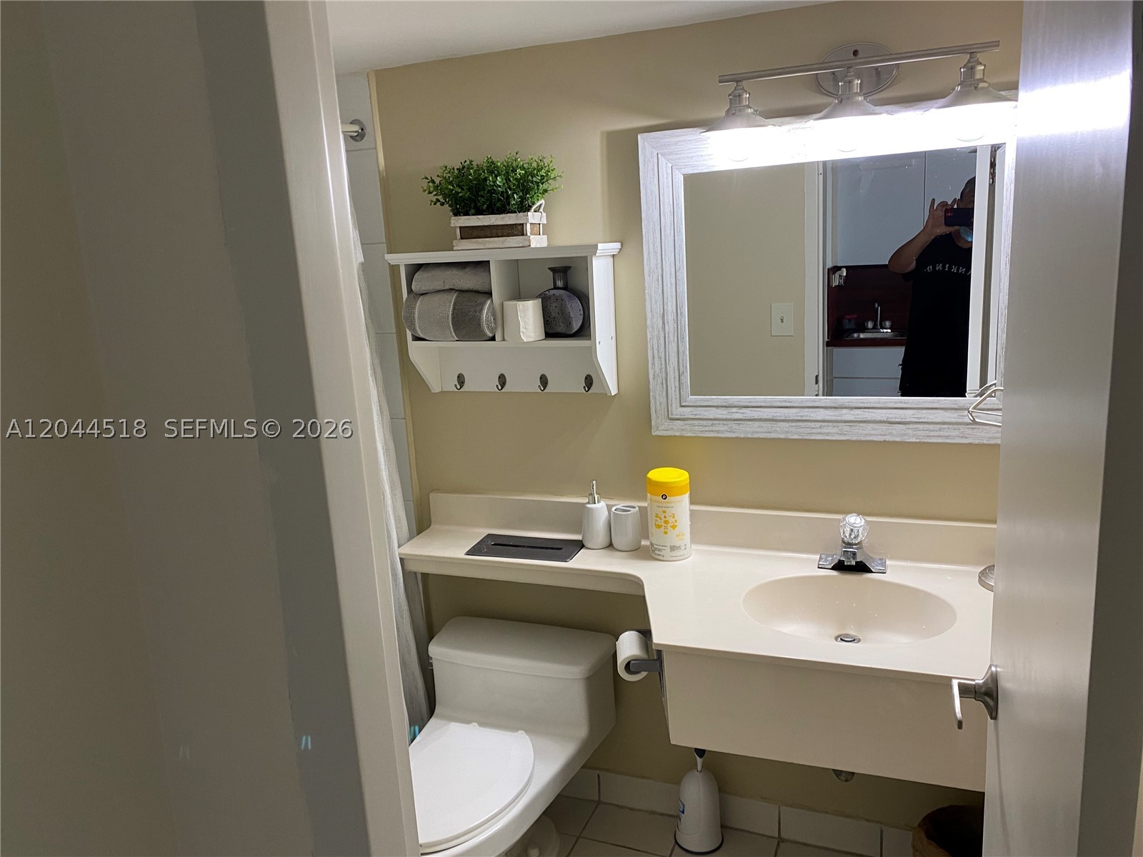 THE AVENTURA BEACH CLUB C - Residential Lease