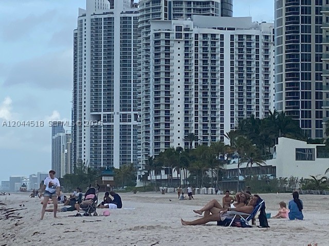 THE AVENTURA BEACH CLUB C - Residential Lease