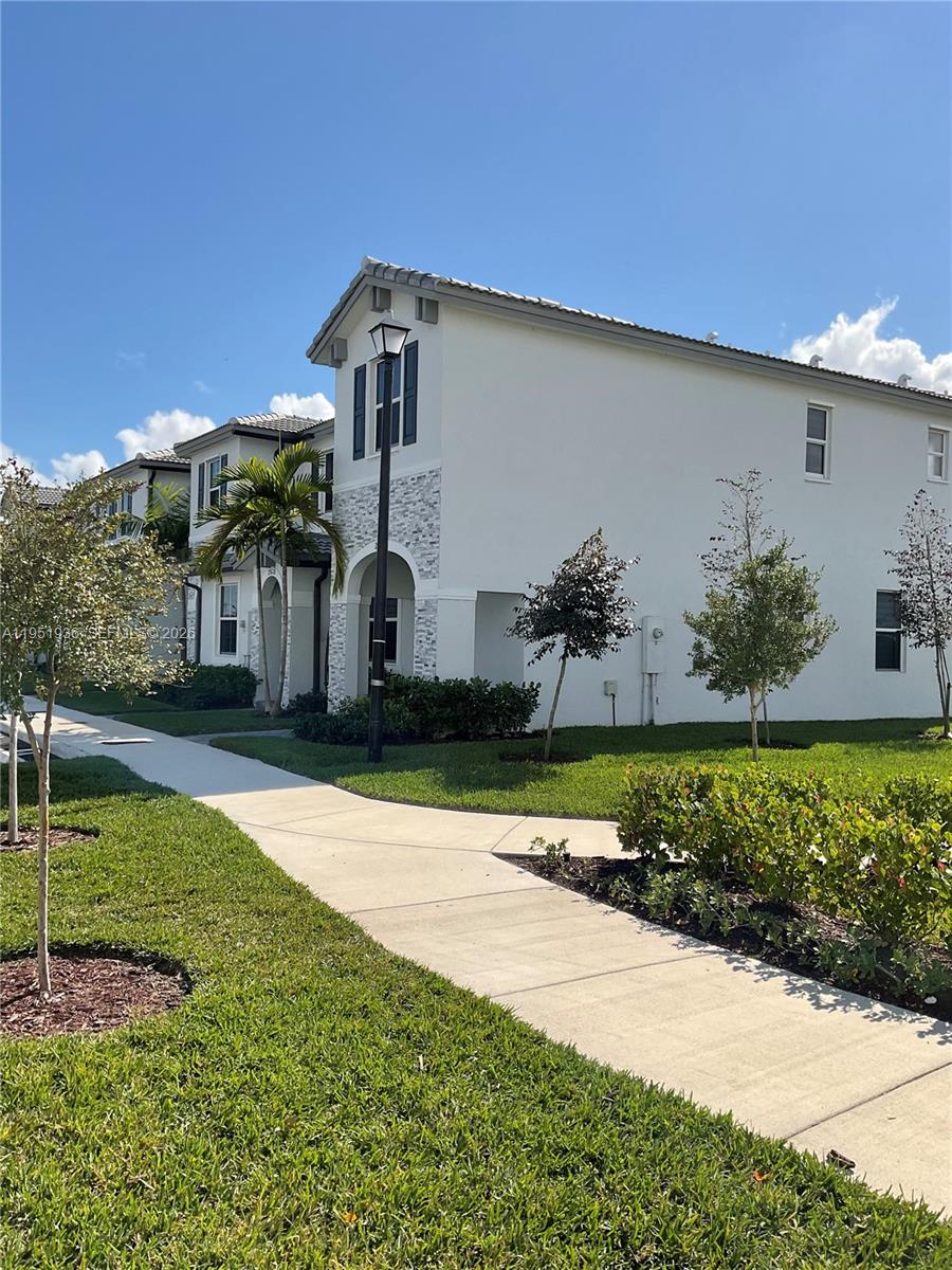 CEDAR POINTE - Residential