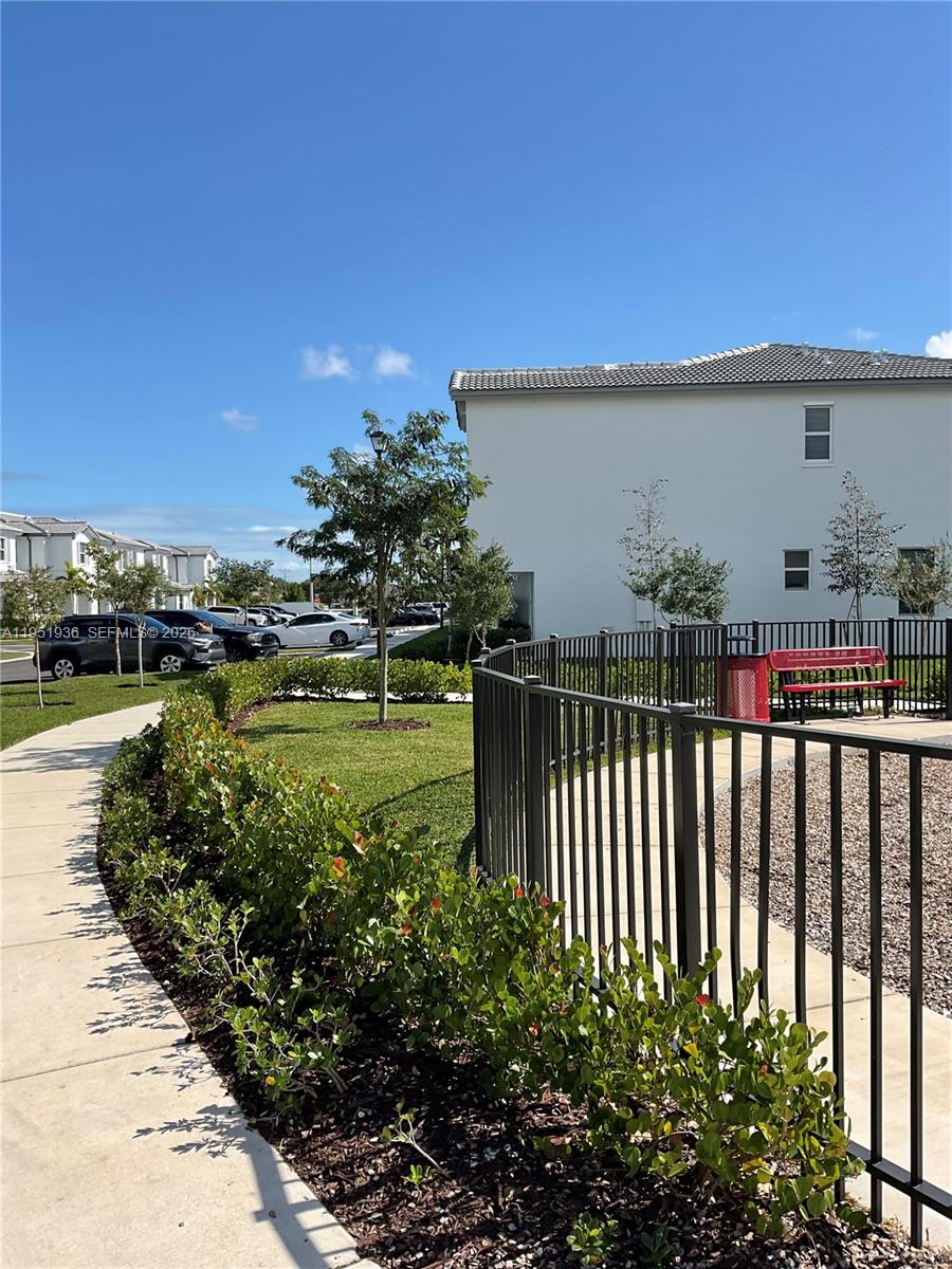 CEDAR POINTE - Residential