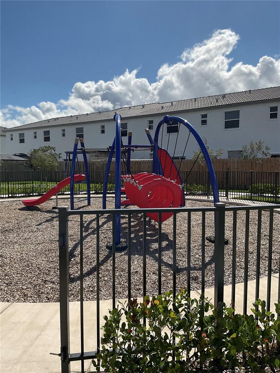 CEDAR POINTE - Residential