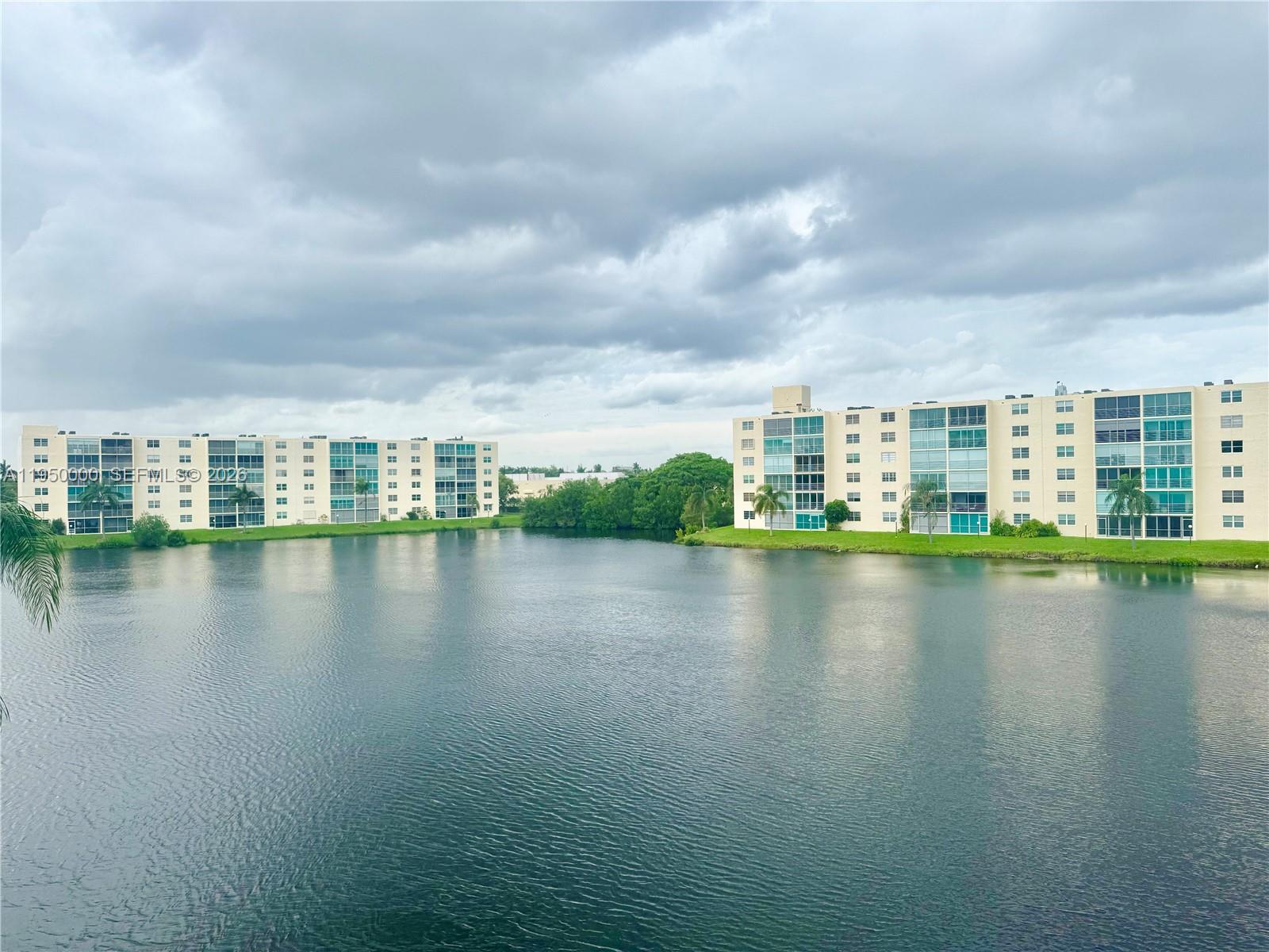 MEADOWBROOK LAKES VIEW - Residential