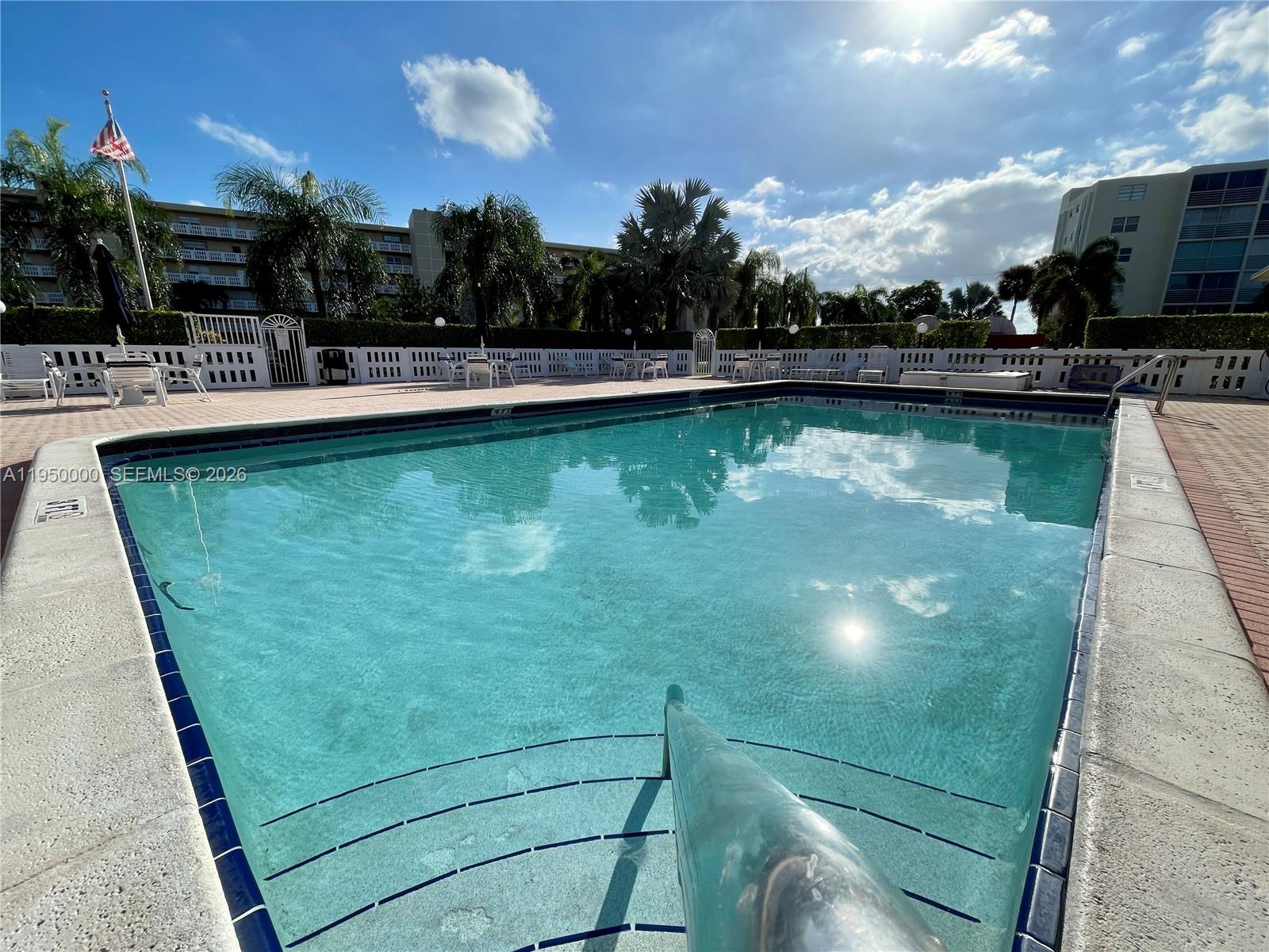 MEADOWBROOK LAKES VIEW - Residential