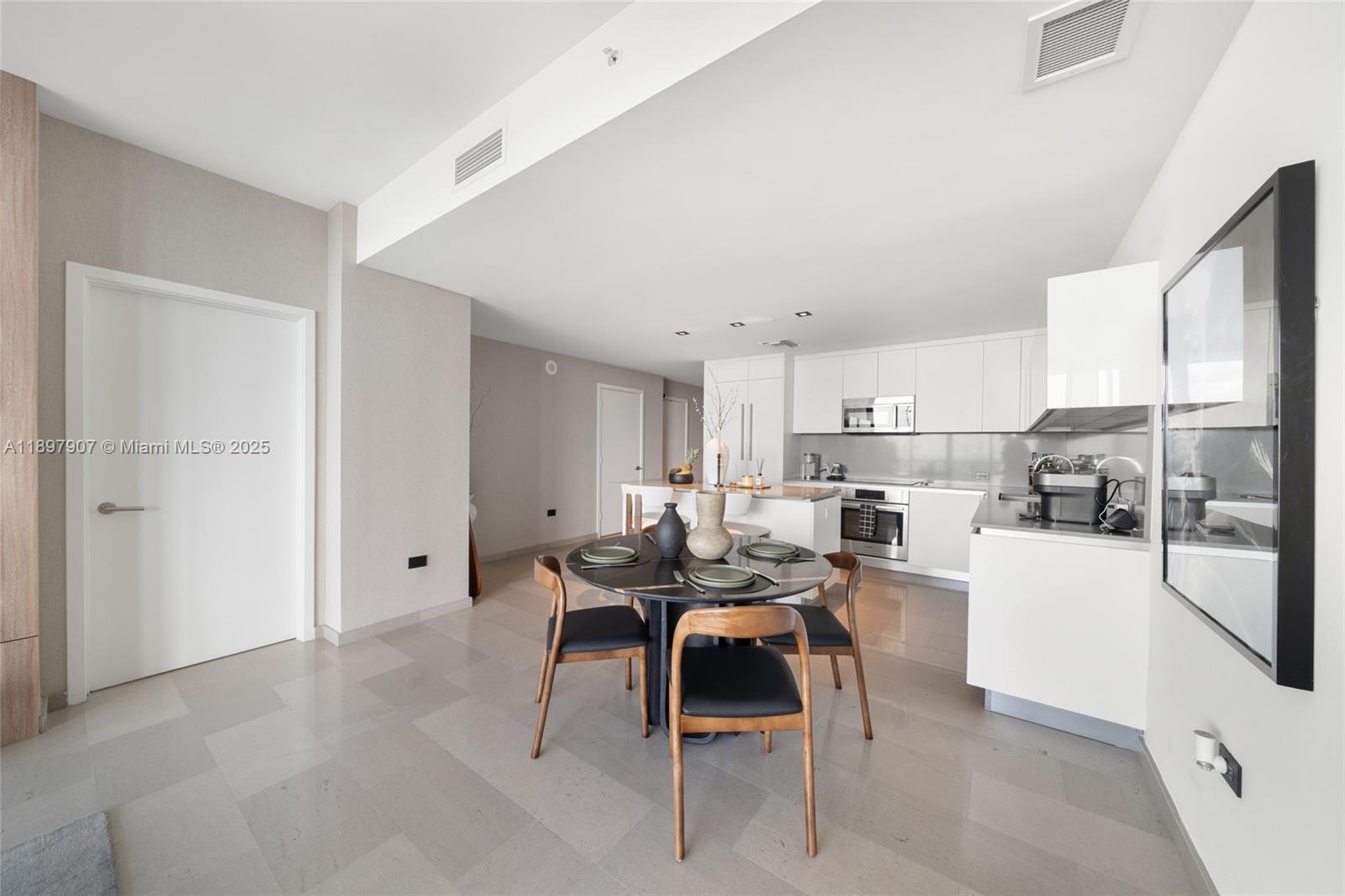 RISE CONDO - Residential