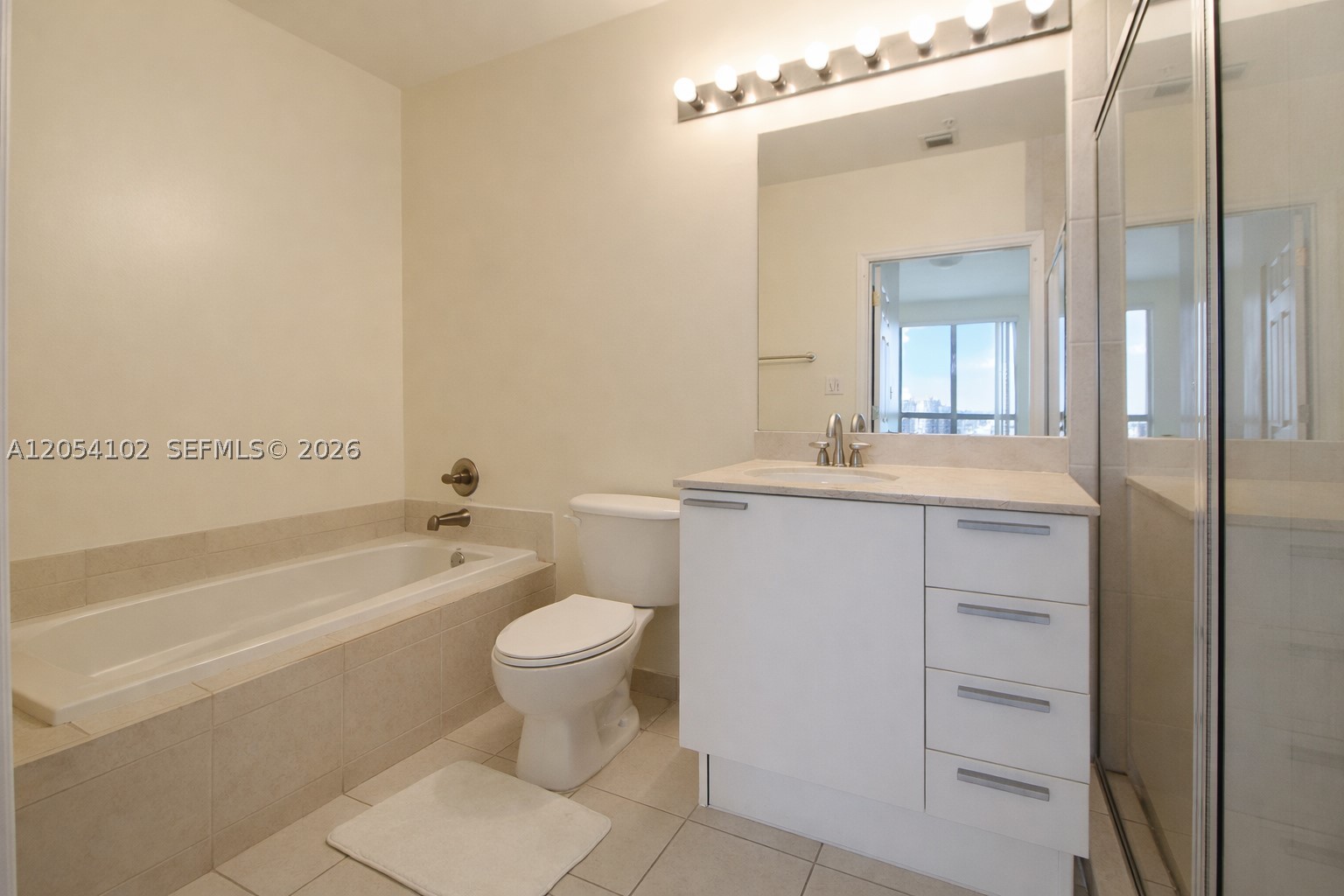 HOLLYWOOD STATION RES CON - Residential Lease
