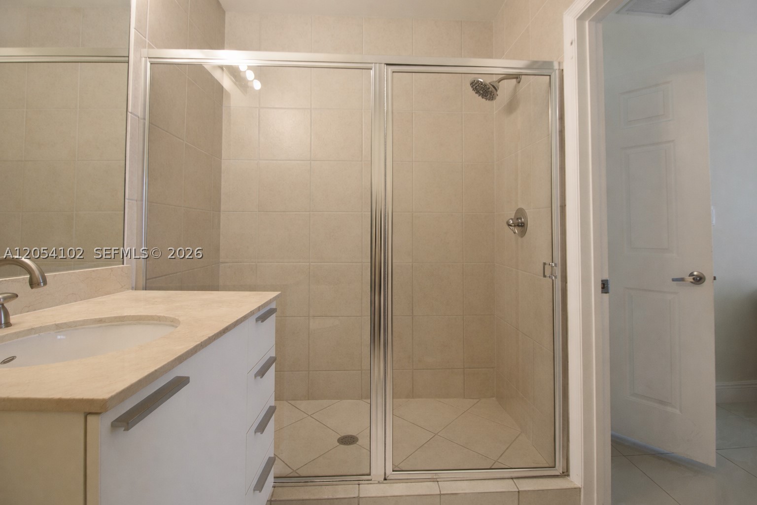 HOLLYWOOD STATION RES CON - Residential Lease