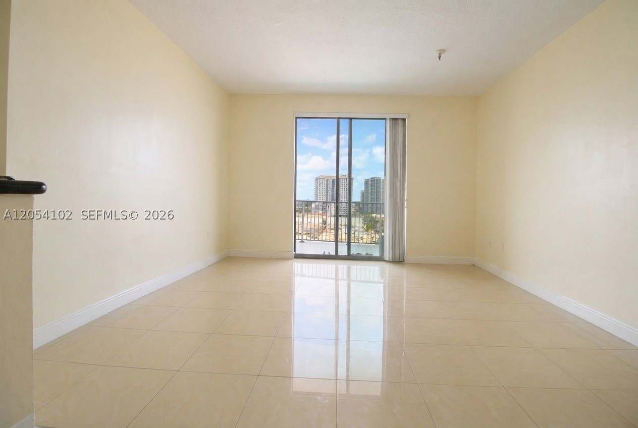 HOLLYWOOD STATION RES CON - Residential Lease