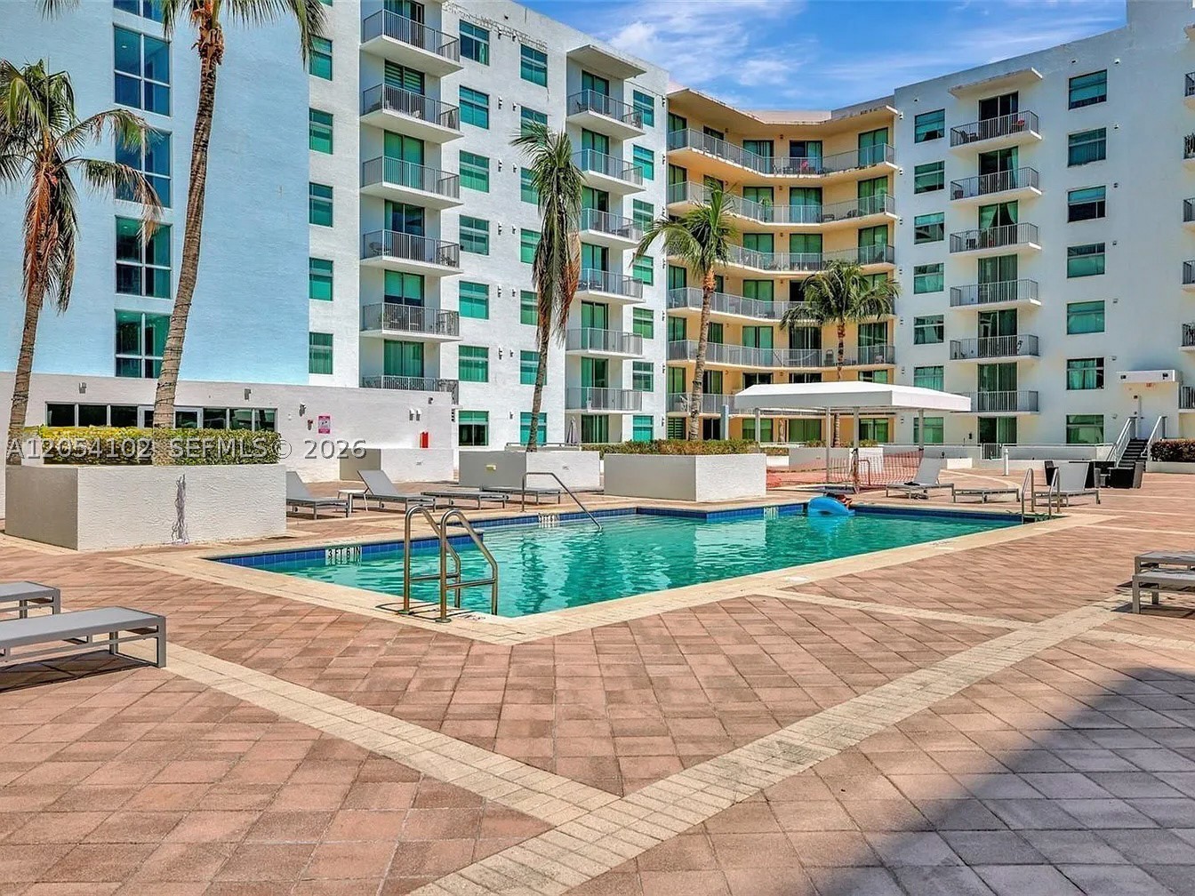 HOLLYWOOD STATION RES CON - Residential Lease
