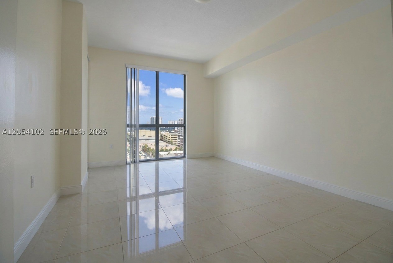 HOLLYWOOD STATION RES CON - Residential Lease