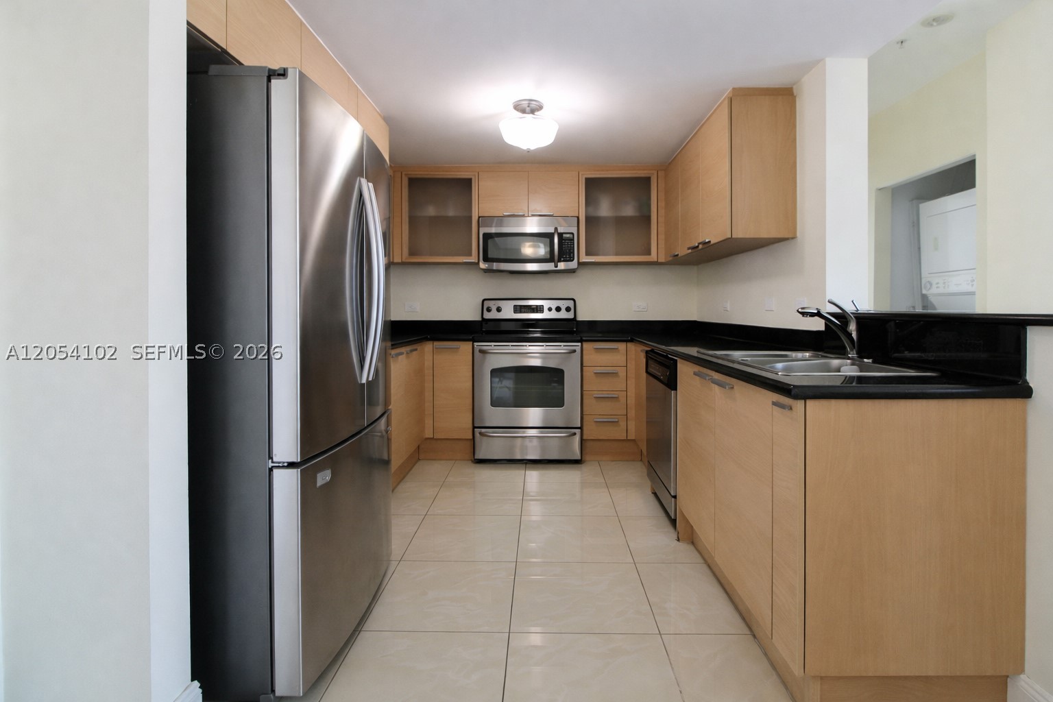 HOLLYWOOD STATION RES CON - Residential Lease