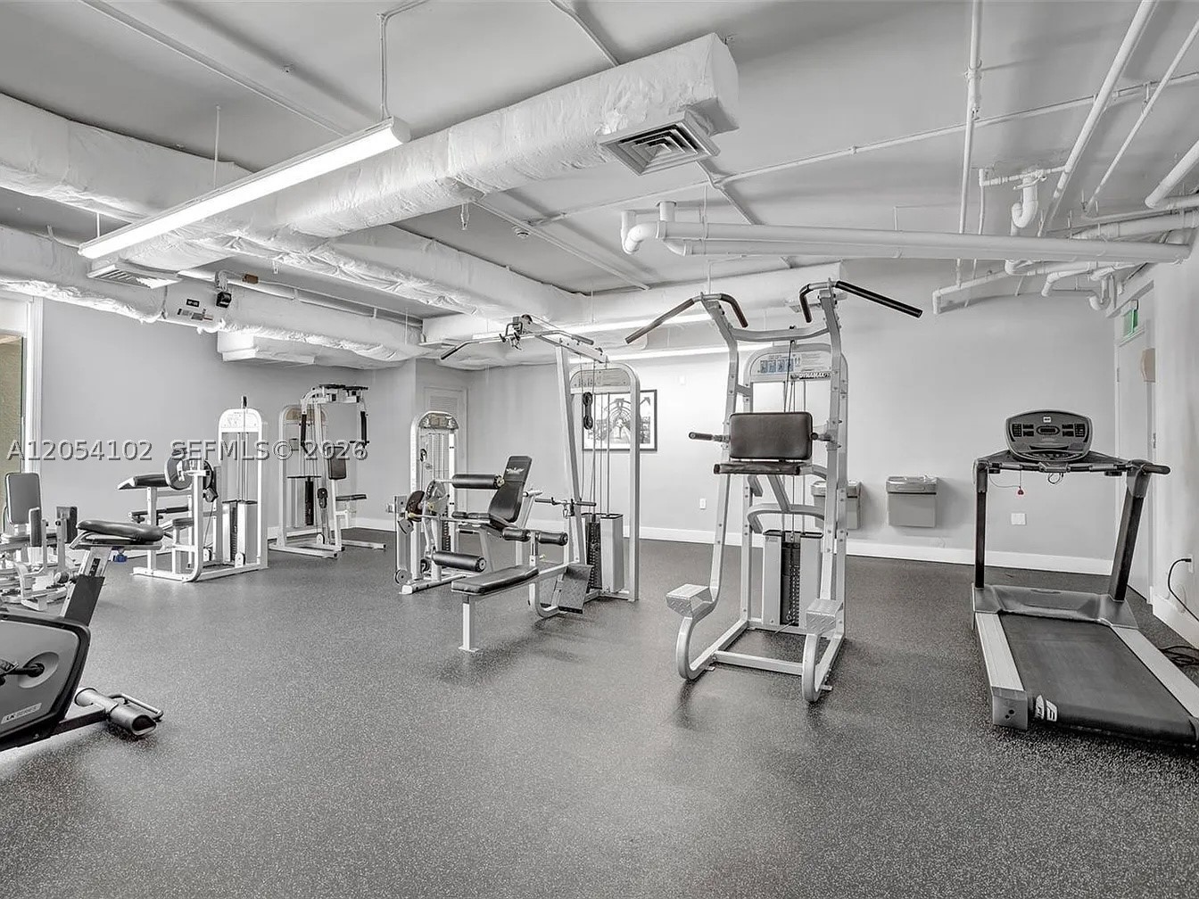 HOLLYWOOD STATION RES CON - Residential Lease