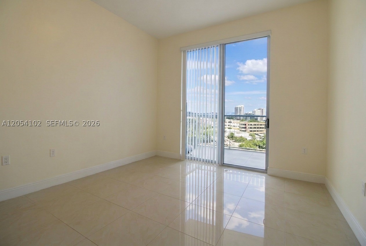 HOLLYWOOD STATION RES CON - Residential Lease