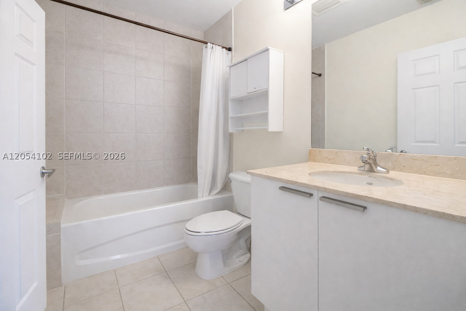 HOLLYWOOD STATION RES CON - Residential Lease