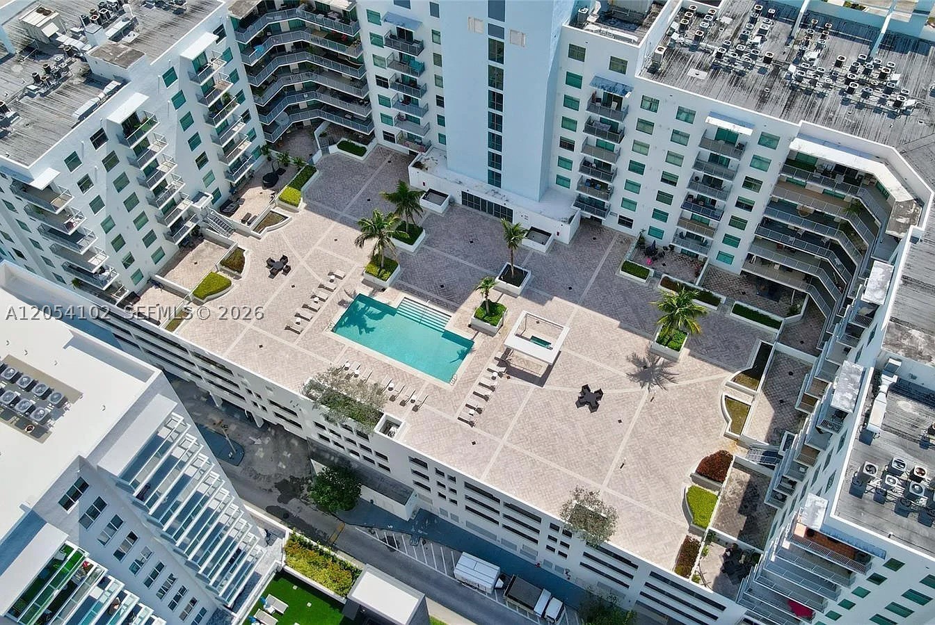 HOLLYWOOD STATION RES CON - Residential Lease