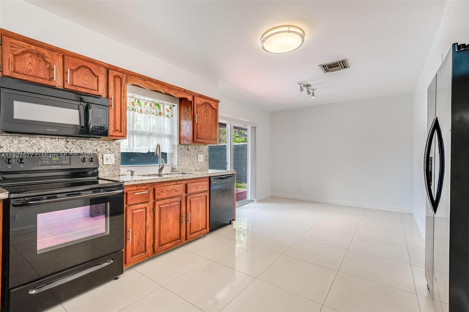 NORTH LAUDERDALE VILLAGE - Residential Lease