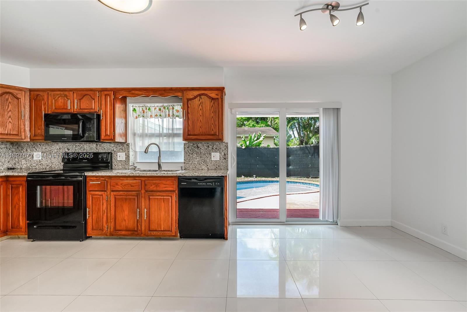 NORTH LAUDERDALE VILLAGE - Residential Lease