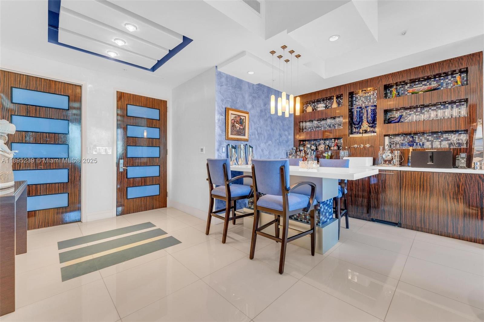 CONTINUUM ON SOUTH BEACH - Residential