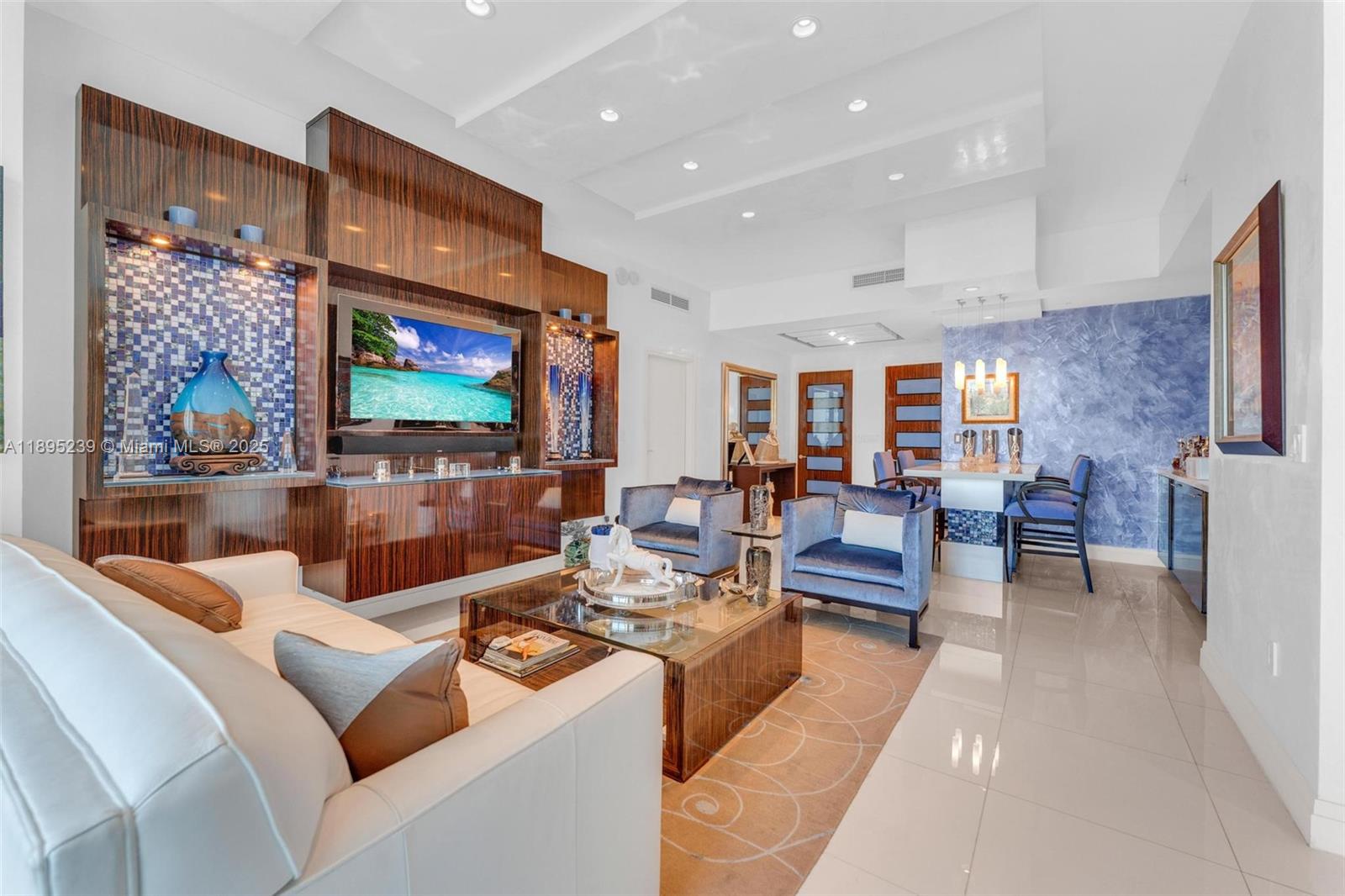 CONTINUUM ON SOUTH BEACH - Residential