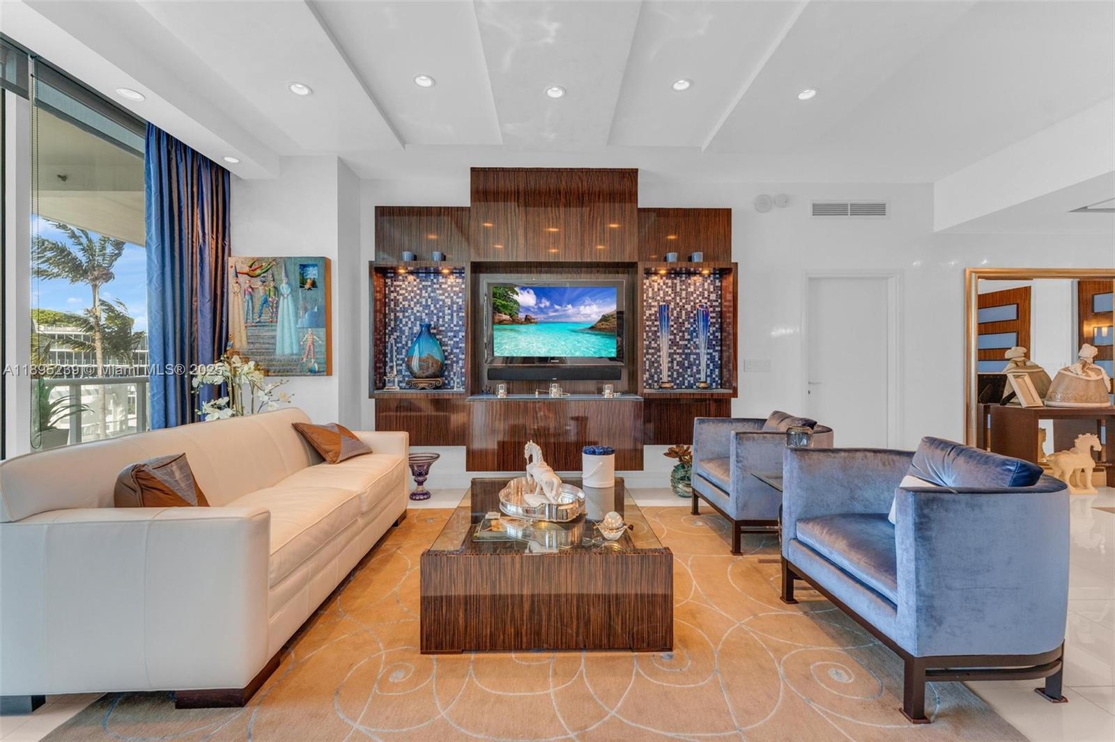 CONTINUUM ON SOUTH BEACH - Residential