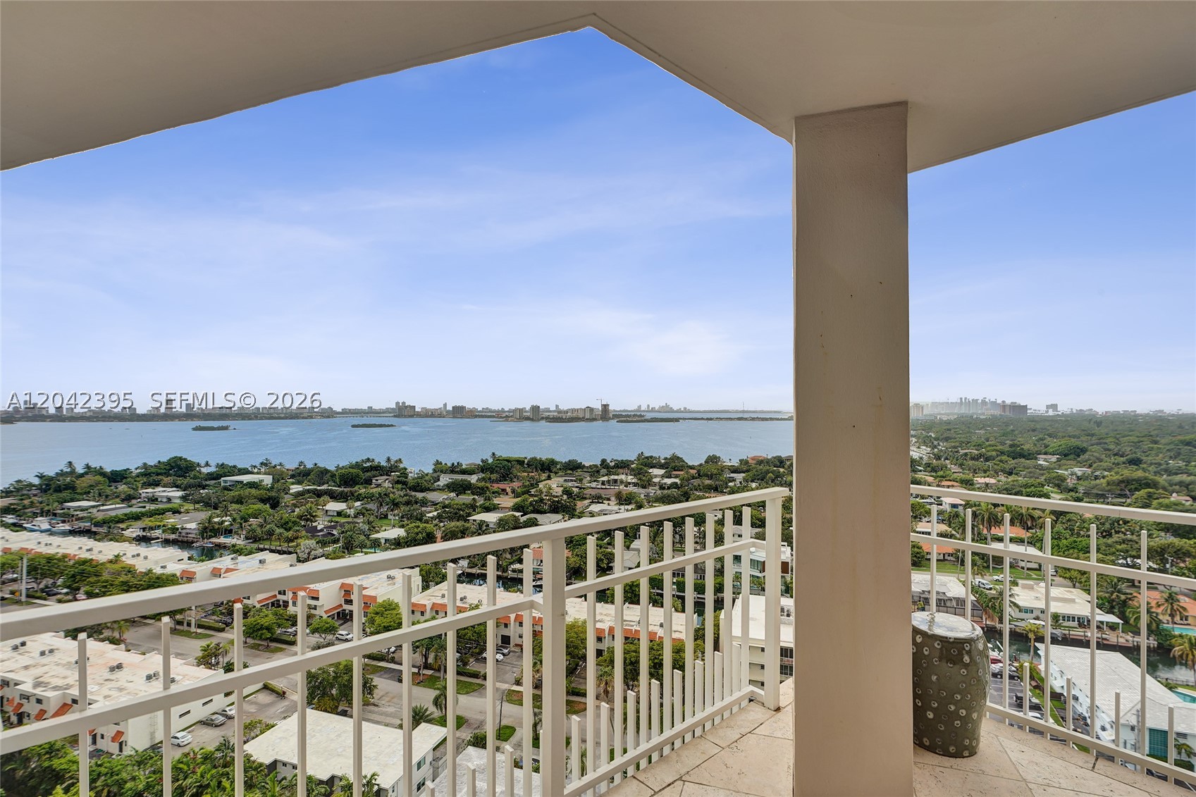 TOWERS OF QUAYSIDE CONDO - Residential