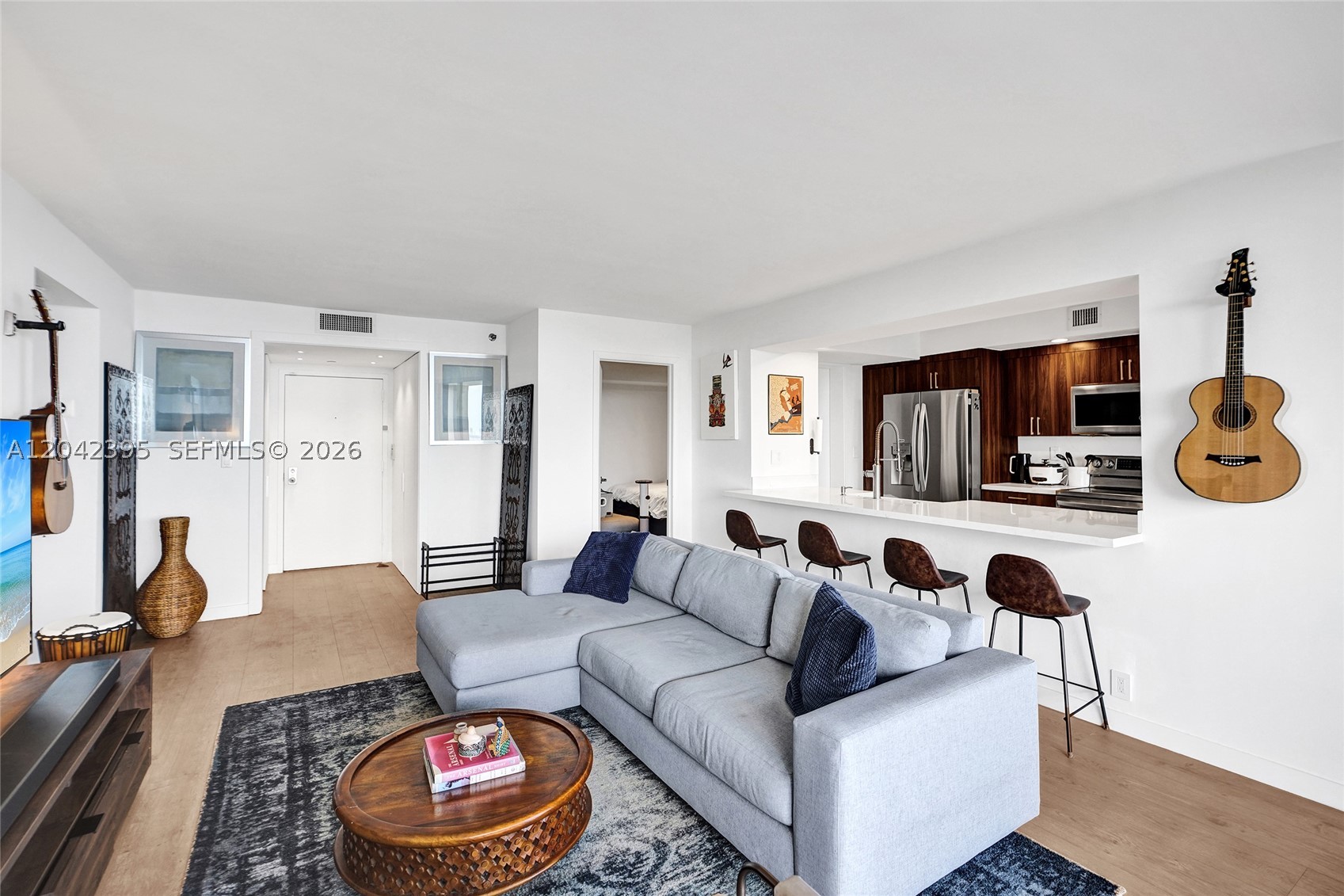 TOWERS OF QUAYSIDE CONDO - Residential